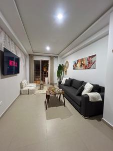 Posedenie v ubytovaní Luxe and Spacious HassanTower View Downtown stay