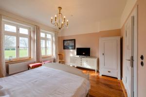 Μια τηλεόραση ή/και κέντρο ψυχαγωγίας στο Landhaus Wusse Ferienwohnung Stralsund