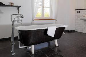 Η κουζίνα ή μικρή κουζίνα στο Landhaus Wusse Ferienwohnung Stralsund +41 φωτογραφίες