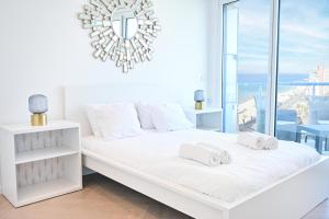 Ένα ή περισσότερα κρεβάτια σε δωμάτιο στο Sea view apt Isrotel tower