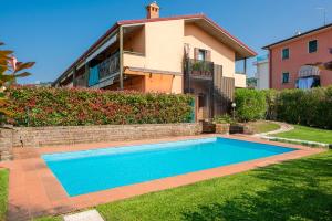 Πισίνα στο ή κοντά στο La Cross Apartments