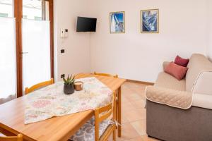 Μια τηλεόραση ή/και κέντρο ψυχαγωγίας στο La Cross Apartments