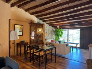 a living room with a table and a couch at Refugi de l'Albera in Vilamaniscle