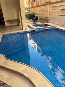 Bazén v ubytování Private Pool Suite nebo v jeho okolí