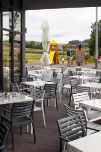 Reštaurácia alebo iné gastronomické zariadenie v ubytovaní Hotel Lika Jug