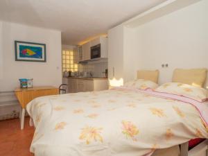 Afbeelding uit fotogalerij van Charmant studio rénové avec terrasse, climatisation et WiFi gratuit - FR-1-196-166 in Menton +6 foto's