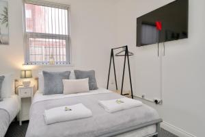 a bedroom with a bed and a tv on the wall at Gosford Park Studio 4 - Coventry in Coventry