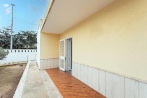 un edificio con una puerta en el costado en Villetta Teresa - Salento Reservation, en Capilungo 34 fotos más