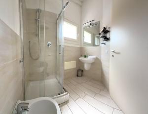 Phòng tắm tại Villetta Alloro K&G House2 +40 ảnh