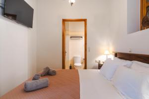 Postel nebo postele na pokoji v ubytování Authentic Suites in Fiscardo (Archontiko)
