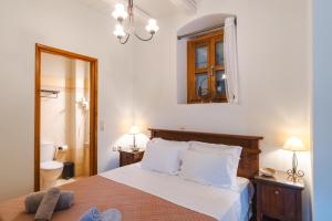 Postel nebo postele na pokoji v ubytování Authentic Suites in Fiscardo (Archontiko)