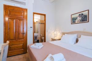 Postel nebo postele na pokoji v ubytování Authentic Suites in Fiscardo (Archontiko)