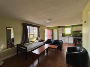 Kuchnia lub aneks kuchenny w obiekcie Lakeshore Suites