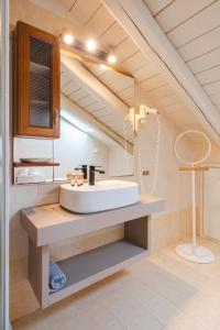 Koupelna v ubytování Authentic Suites in Fiscardo (Archontiko)
