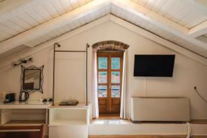 TV a/nebo společenská místnost v ubytování Authentic Suites in Fiscardo (Archontiko)