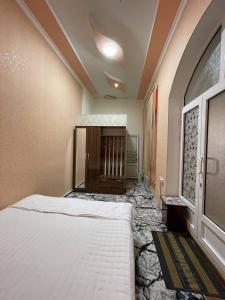 Ένα ή περισσότερα κρεβάτια σε δωμάτιο στο Aminzar Guest House