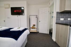 Ένα ή περισσότερα κρεβάτια σε δωμάτιο στο Gosford Park Studio 8 - Coventry