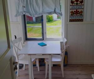 Mynd úr myndasafni af Gäststuga i vacker natur, bastu, bubbelpool sommartid och gratis parkering nära Ulricehamn och Lassalyckan, guesthouse with nice view with sauna and free parking close to Dalsjöfors and fishing í Borås