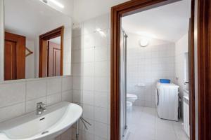 Ένα μπάνιο στο Villa Zafferano Suites - Basilico +14 φωτογραφίες