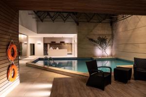 A piscina localizada em Bourbon Hotel & Suites Curitiba ou nos arredores