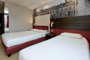 Postel nebo postele na pokoji v ubytování B&B Hotel Trento