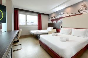 Postel nebo postele na pokoji v ubytování B&B Hotel Trento