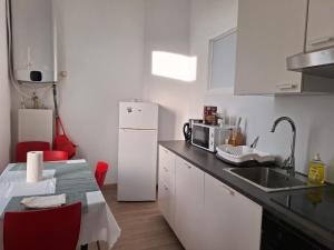 Una cocina o zona de cocina en Midi Gateway