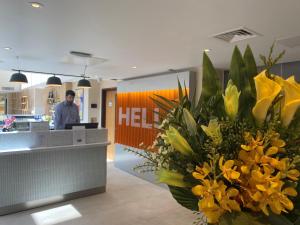 a man standing at a counter with a bouquet of flowers at Holiday Inn Express Windsor by IHG in Windsor +86 photos