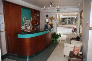 Hotel Residence Veliero tesisinde lobi veya resepsiyon alanı