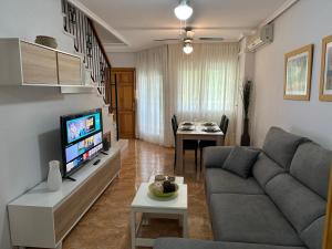 Televízia a/alebo spoločenská miestnosť v ubytovaní Villa Matías