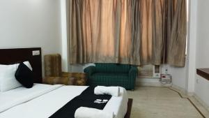 Postel nebo postele na pokoji v ubytování Hotel mount Near IGI Airport Delhi + 13 fotografií