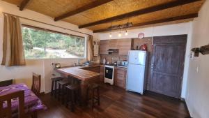 Kuchyň nebo kuchyňský kout v ubytování Cabañas Mirador Rakhem