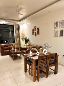 Χώρος καθιστικού στο Stunning 3BHK Villa, Mussoorie
