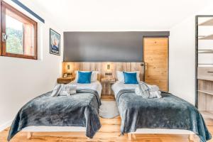 Postel nebo postele na pokoji v ubytování Sauna Bain Nordique Cinéma Vue Montange