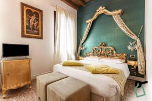 Postel nebo postele na pokoji v ubytování HOTIDAY Room Collection - Dolo