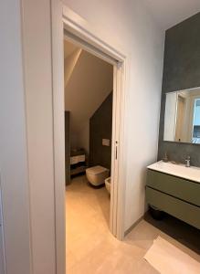 a bathroom with a toilet and a sink at Maison Jardin in Ostiano +15 photos