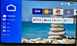 TV a/nebo společenská místnost v ubytování tauwerk Hotel