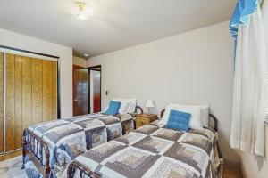 a bedroom with two beds and a window at The Garden Haus in Incline Village