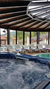 Bazén v ubytovaní Kazarma Hotel alebo v jeho blízkosti