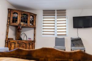 Μια τηλεόραση ή/και κέντρο ψυχαγωγίας στο Tourist Villa +6 φωτογραφίες