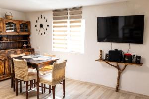 Μια τηλεόραση ή/και κέντρο ψυχαγωγίας στο Tourist Villa