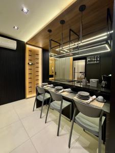 Η κουζίνα ή μικρή κουζίνα στο Ultra Luxury Oasis with Wine Cellar and Absolute Comfort