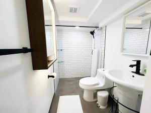 Koupelna v ubytování Stylish 2BR - EWR, Stadium & NYC