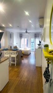 ครัวหรือมุมครัวของ Urban Flat Class