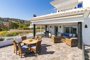 Balkón alebo terasa v ubytovaní Villa Bernia by Abahana Villas