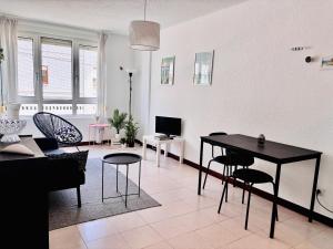 a living room with a black table and chairs at VerdeAgua Cantabria con Piscina in Ajo