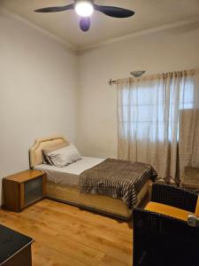 Postel nebo postele na pokoji v ubytování Yenni Villa at Country Villas, Country Heights