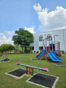 Herní místnost nebo prostor pro děti v ubytování Yenni Villa at Country Villas, Country Heights