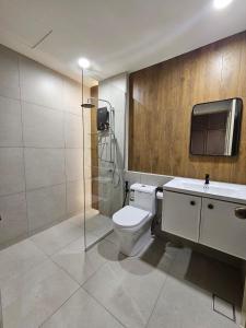 Koupelna v ubytování Yenni Villa at Country Villas, Country Heights + 35 fotografií