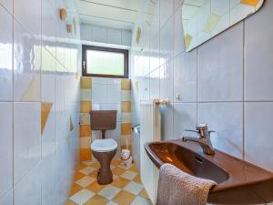 Koupelna v ubytování Holiday Home Zeitlos by Interhome